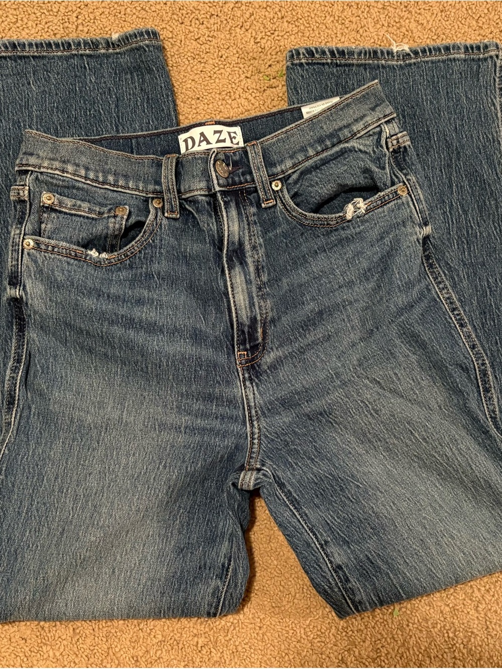 DAZE Classic Blue High-Rise Jeans. Size 28